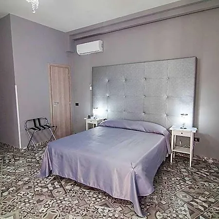Alojamento de Acomodação e Pequeno-almoço Luxury Nápoles
